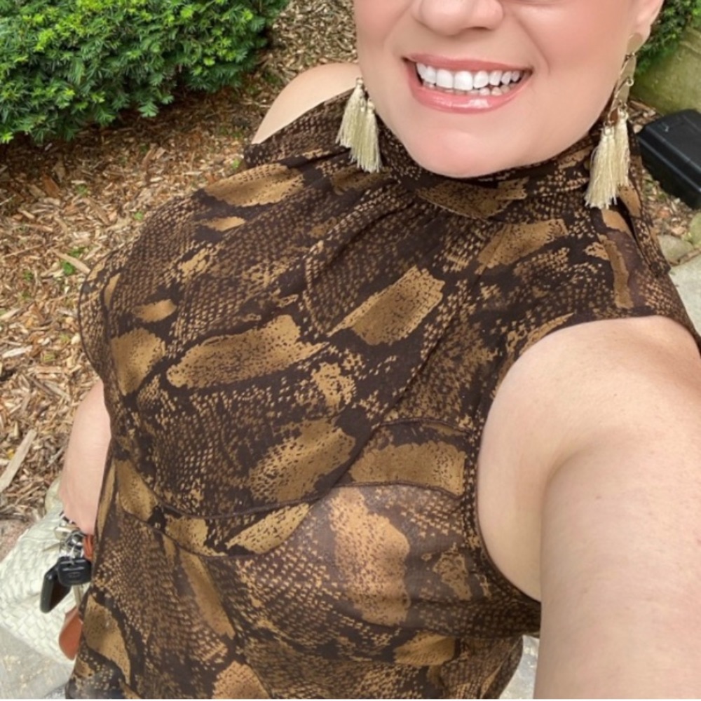 Adrienne Vittadini Sleevless snake halter top